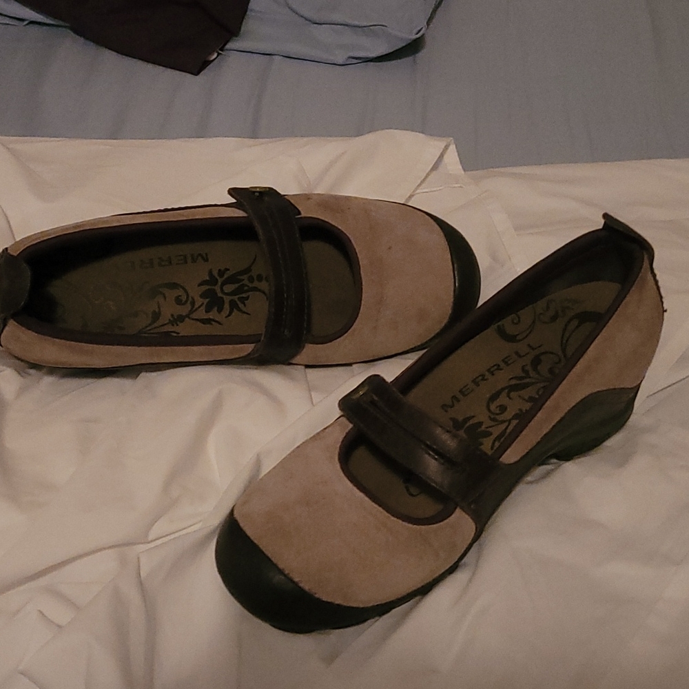 Merrell mary janes very good condition and really cute!